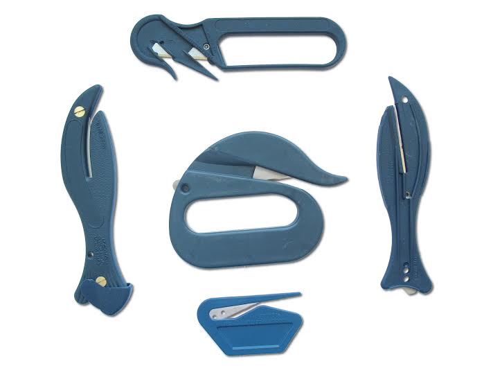 Detectable safety knives